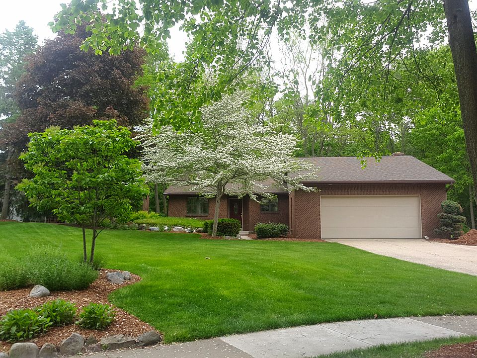 1st image of 650 Eastview Ct NE