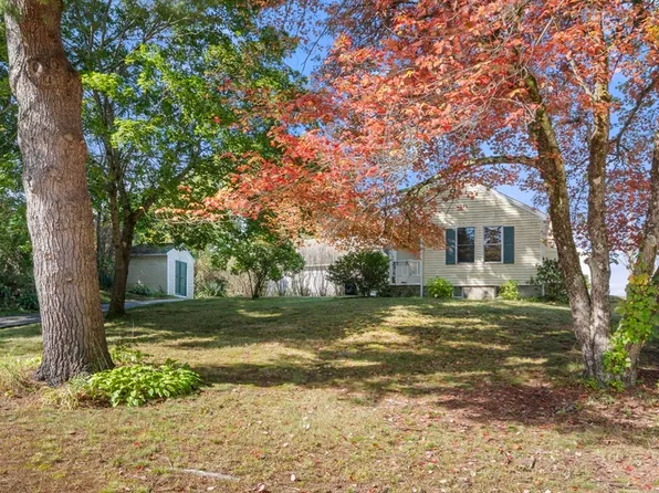 37 Elizabeth St, Uxbridge, MA 01569