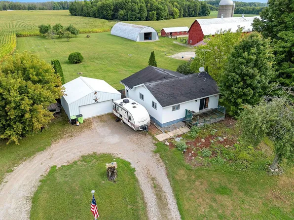 W5950 County Rd W, Oconto, WI 54153