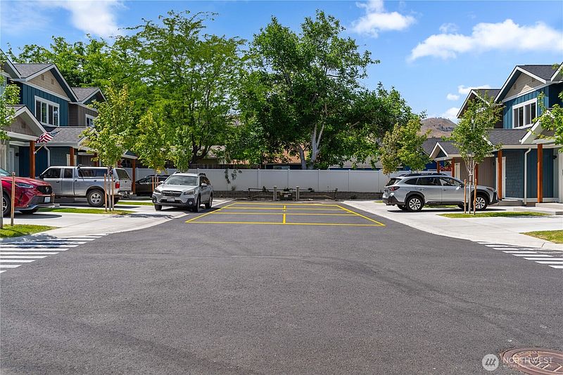 5th image of 1030 Finch Lane #D2