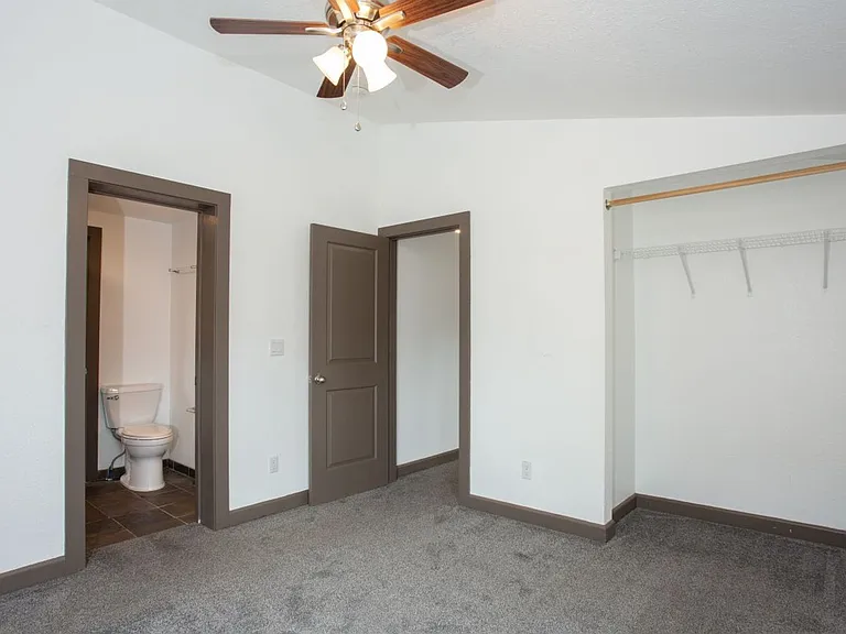 106 Reliance Dr — Photo 2