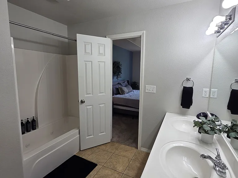 907 SW River Rock St — Photo 18