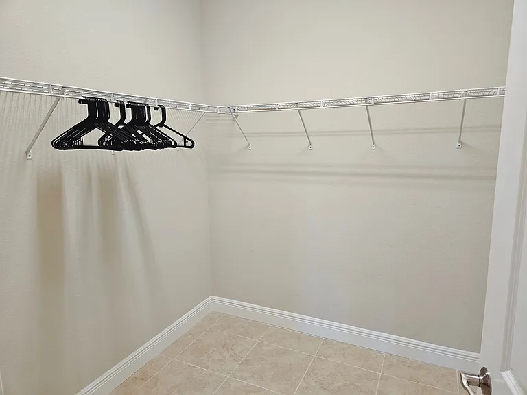 10468 Crooked Creek Dr — Photo 32