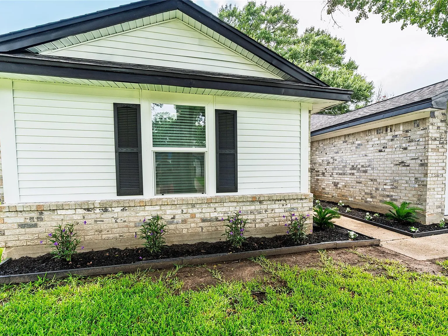 3 bed, 2.0 bath, 1288 sqft, $2,000 — Photo 3
