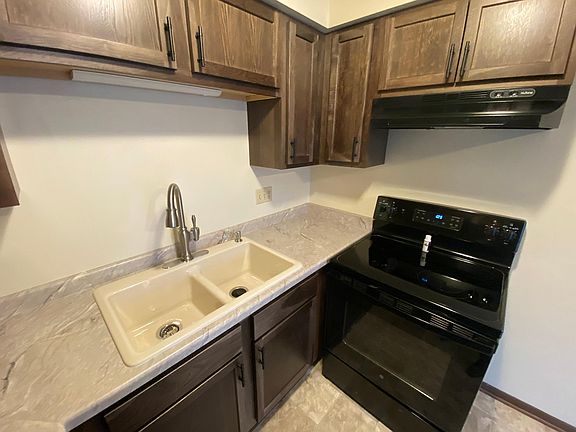 4th image of 2411 Camelot Blvd #D