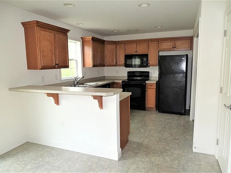 766 Oak Leaf Ln — Photo 7