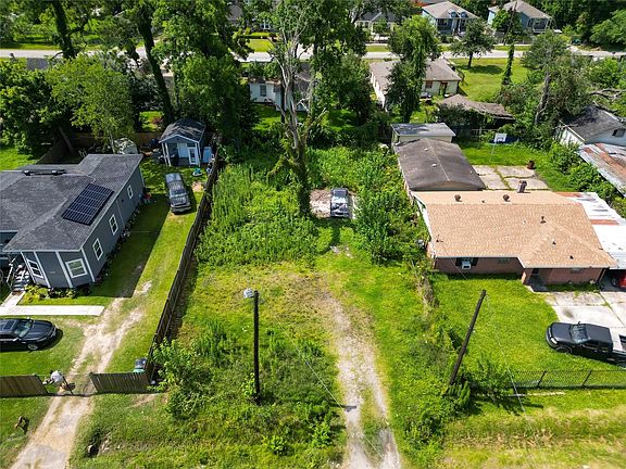 3rd image of 8322 Carolwood Dr