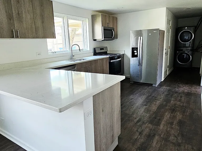 5230 S Lockwood Ave #1R — Photo 3