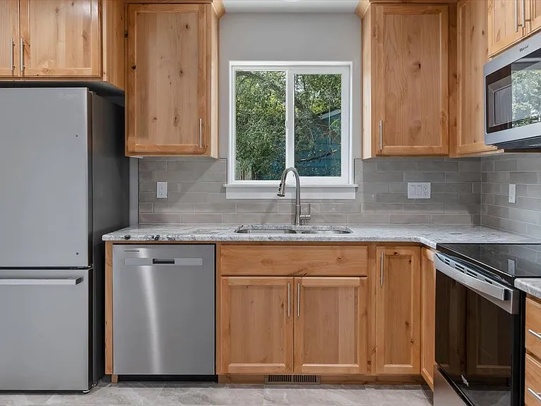 254 Monroe St — Photo 10
