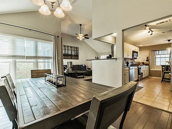 3rd image of 2939 Hunters Point Ln