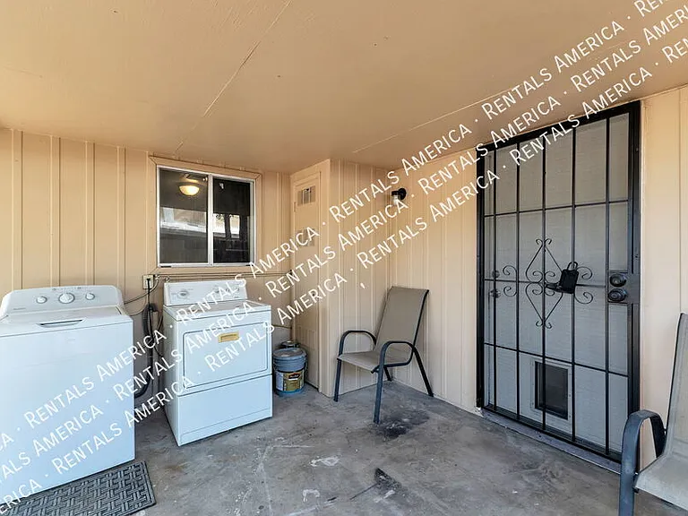 1830 E 8th St #2 — Photo 4