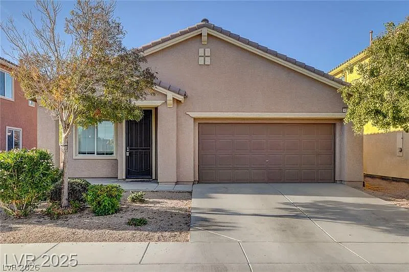 3 bed, 2.0 bath, 1692 sqft, $2,300 — Photo 2