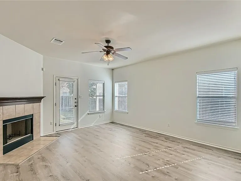 271 Housefinch Loop — Photo 2