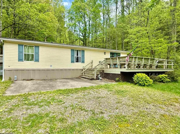 145 Scott Dr, Grafton, WV 26354
