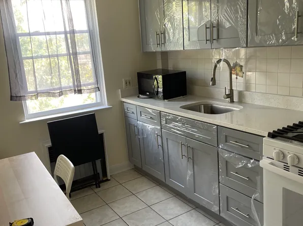 (undisclosed Address), Fresh Meadows, NY 11366