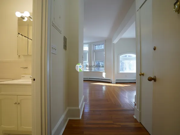 17 Fairbanks St APT 12A, Brookline, MA 02446
