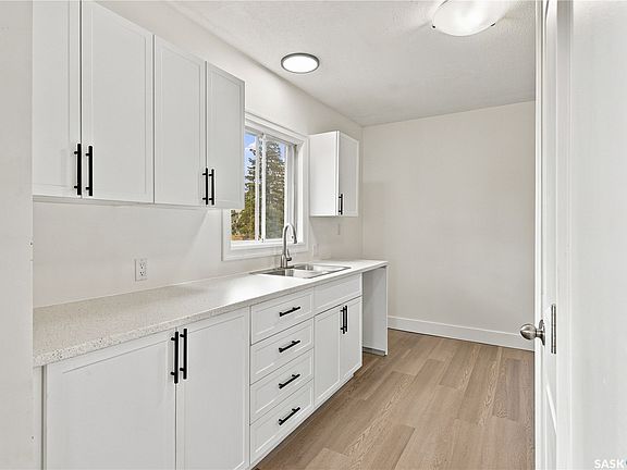 3rd image of 220 Main Street