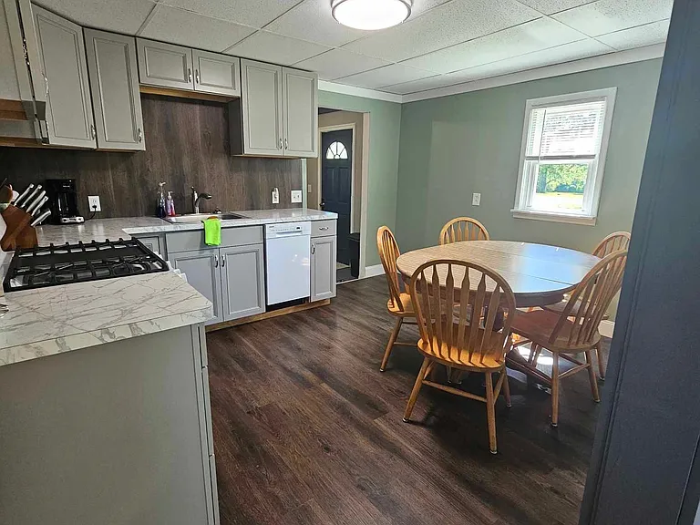 56 Railroad Ave — Photo 9