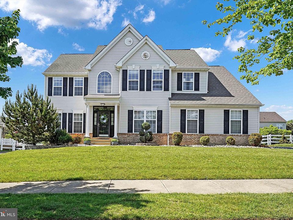 1st image of 122 Willow Grove Mill Dr