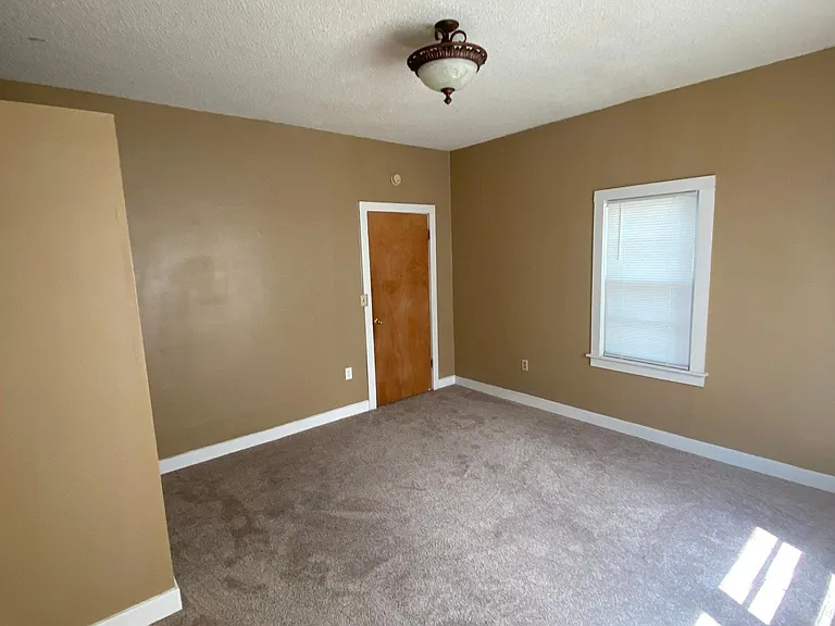 2225 N Fairview Ave — Photo 5