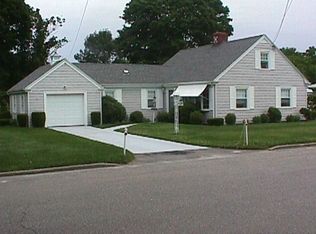 11 Elmwood Dr, Bristol, RI 02809