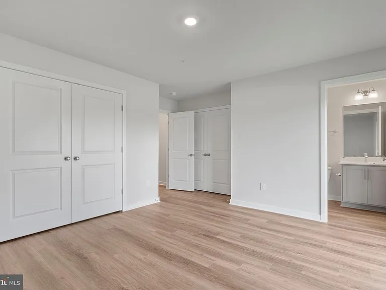 16639 Green Glade Dr — Photo 26