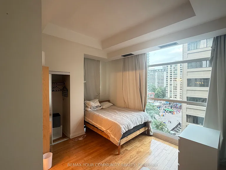 8 Wellesley St E #705 — Photo 7