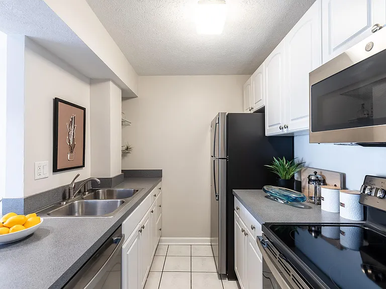 1815 William Howard Taft Rd #301 — Photo 6