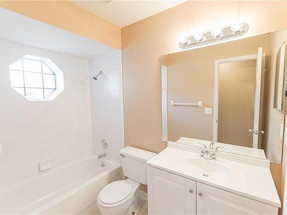 4th image of 631 Gazelle Dr