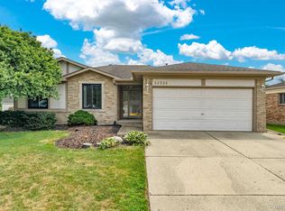 34334 Claudia Ct, Sterling Heights, MI