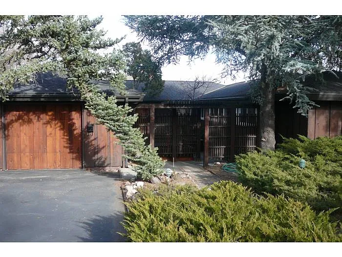 2010 Margot Cir photo 1