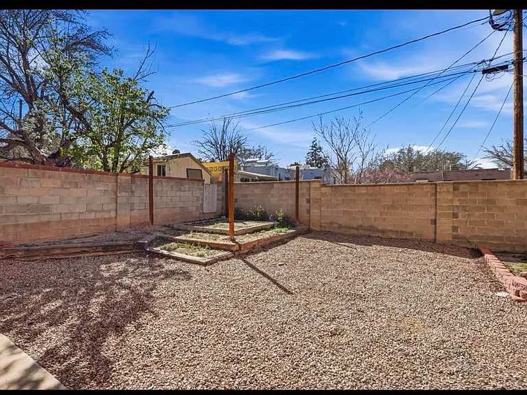 2920 Burton Ave SE — Photo 29
