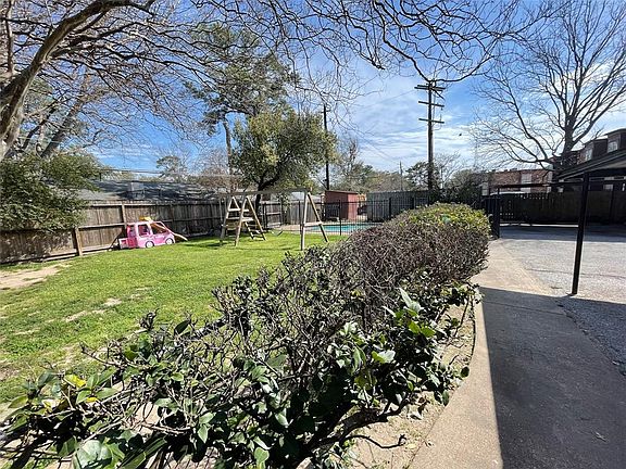 3rd image of 1220 Shadowdale Dr APT 12