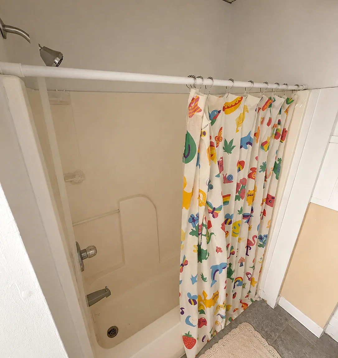 220 E State St — Photo 4