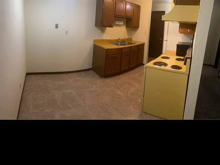 777 Laurel St — Photo 6