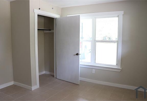 3rd image of 300 S Cedar St Unit 1