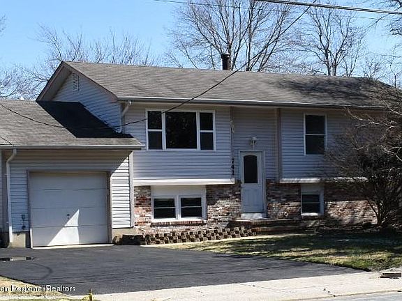 3rd image of 741 Coolidge Ave
