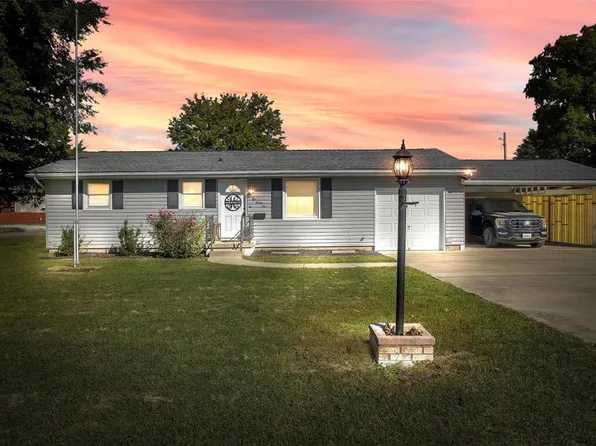 221 Canterbury St, Bethalto, IL 62010