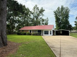 2654 Yorkville Rd E, Columbus, MS 39702