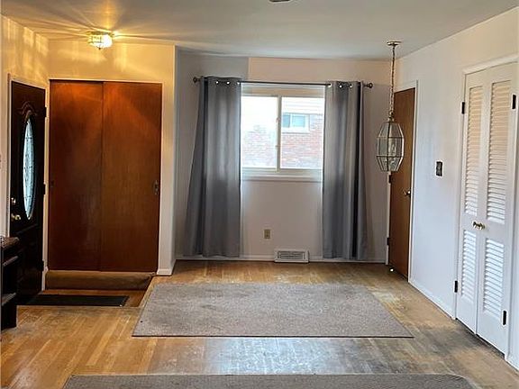 4th image of 205 Whispering Dr