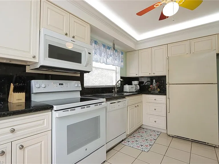 549 Beachwalk Cir — Photo 9