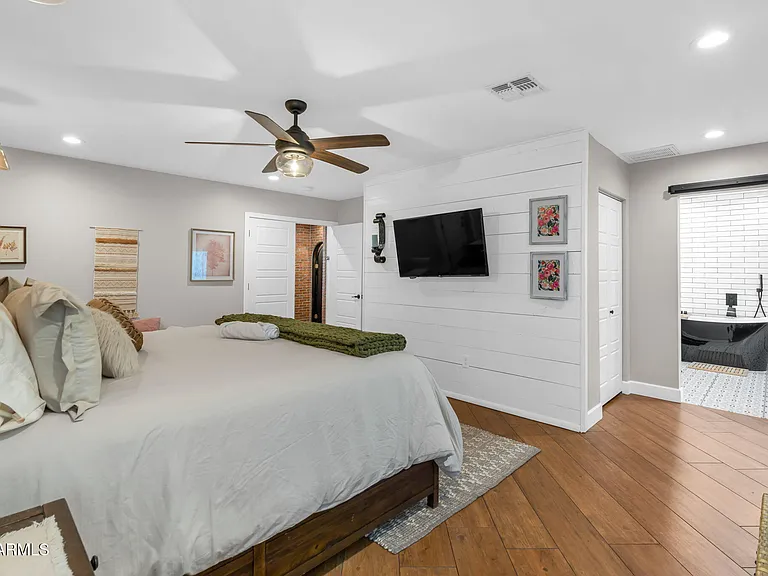 4402 E Turney Ave — Photo 20