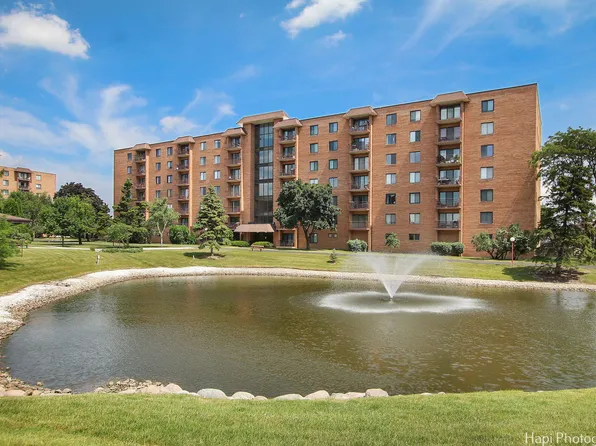 1717 W Crystal Ln Unit 303, Mount Prospect, IL 60056
