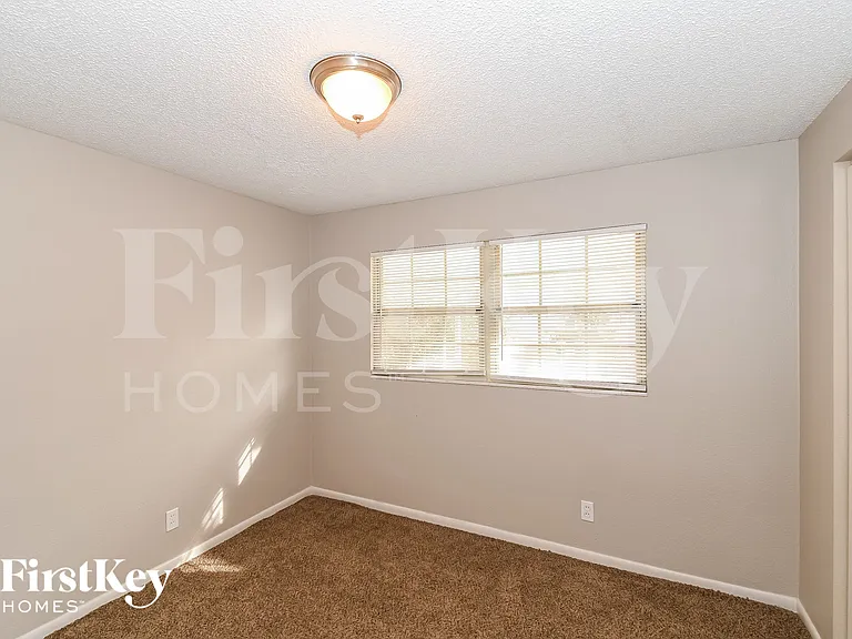 878 Westgate Dr — Photo 8