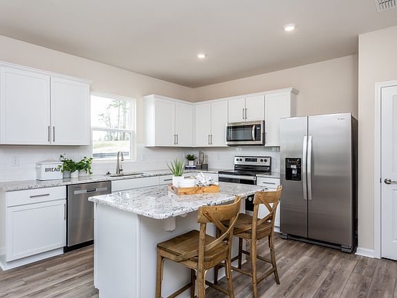 Bright and Spacious Kitchen