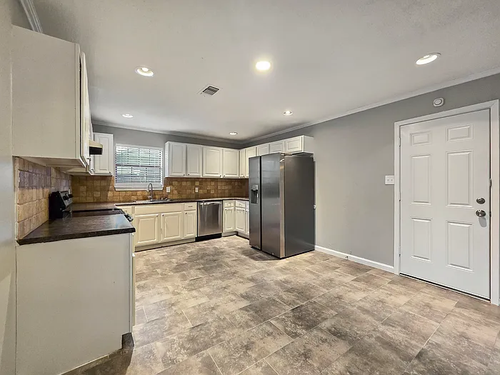 1612 Cindy Ct — Photo 8