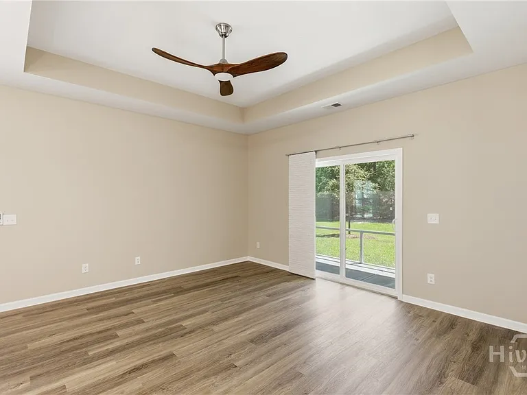 130 Danbury Ct — Photo 17