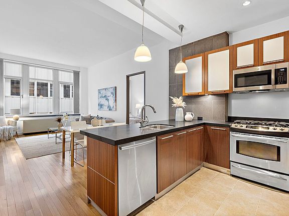 3rd image of 59 John St APT 6D