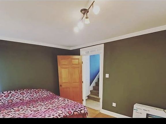 5th image of 171 Green St