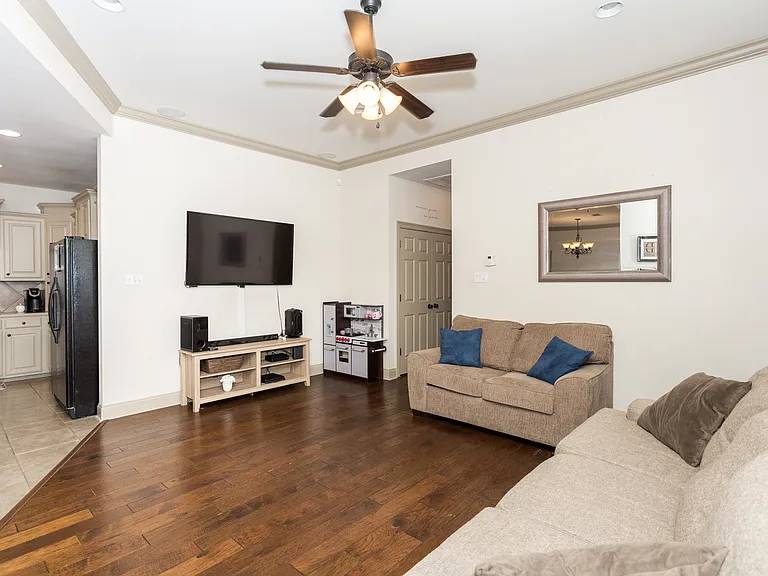 735 Fall Creek Dr — Photo 4